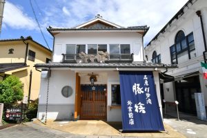 豚捨 豚捨外宮前 豚捨外宮前店 外宮前店 精肉店 店舗 店舗外観 外観 伊勢市駅前