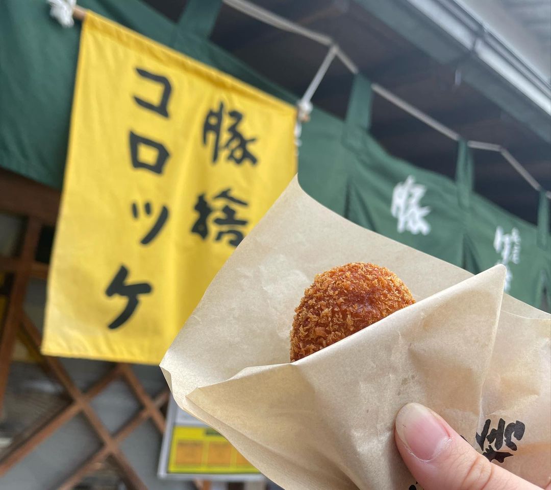 伊勢神宮 内宮前の食べ歩きグルメは豚捨のコロッケがおすすめ