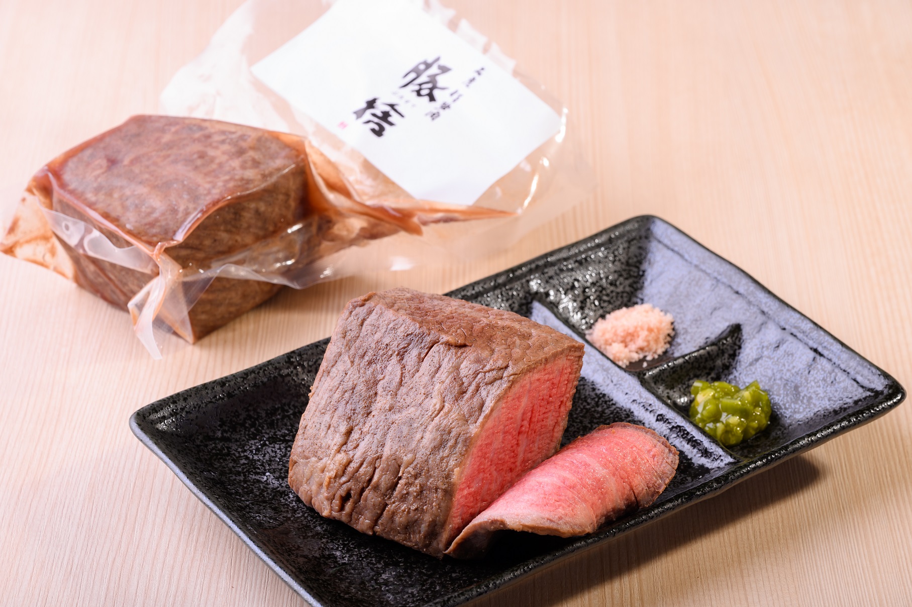 お中元には人気の黒毛和牛ローストビーフの牛肉ギフトがおすすめ