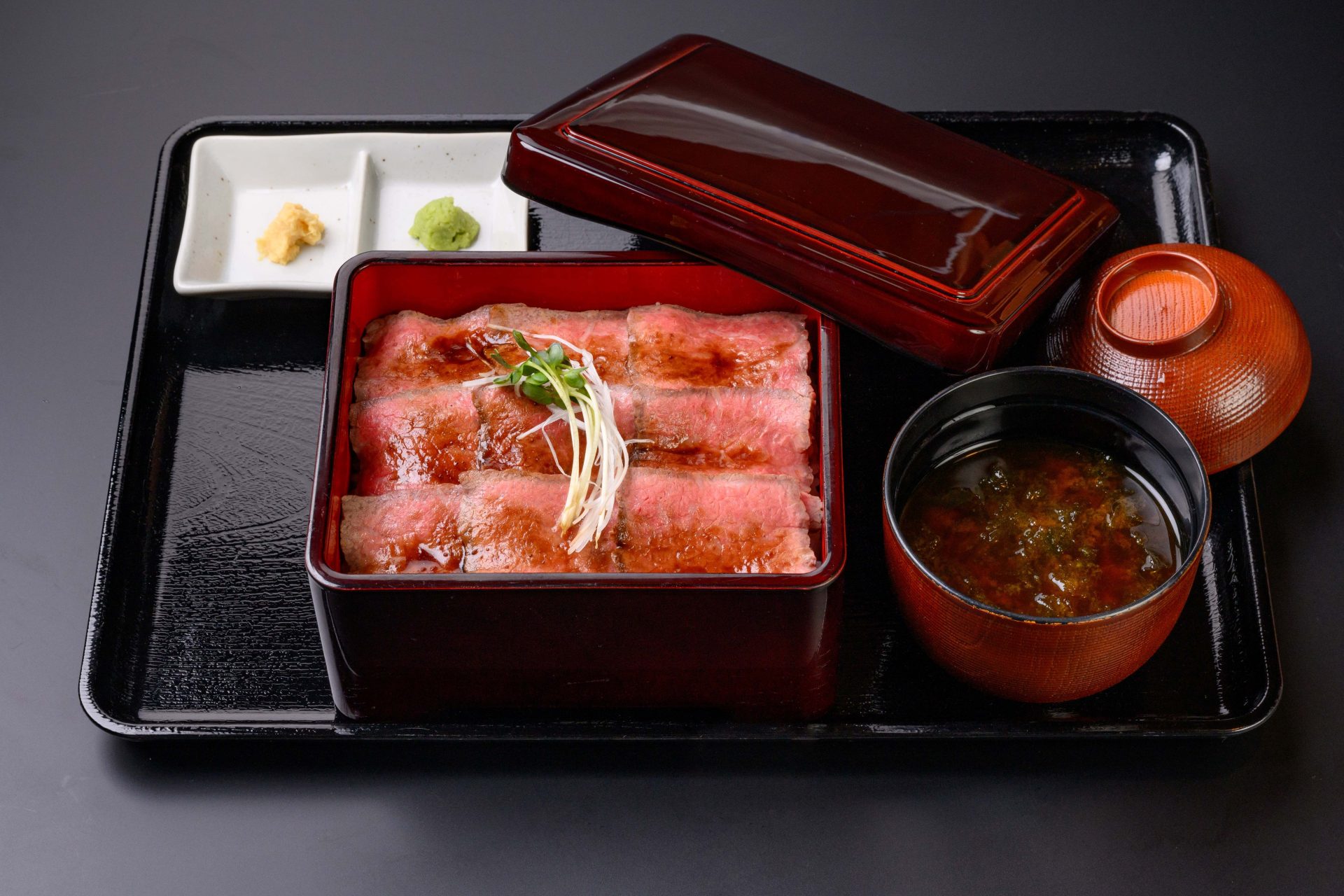 伊勢市でランチなら牛肉料理の豚捨 外宮前店がおすすめ