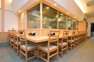 豚捨外宮前店1階カウンター席