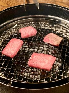 肉屋の網焼き(あみやき)の牛肉を使った焼肉2