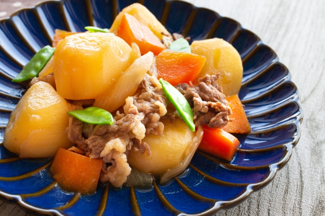 黒毛和牛の牛肉を使った人気煮込み料理・レシピの殿堂「肉じゃが」