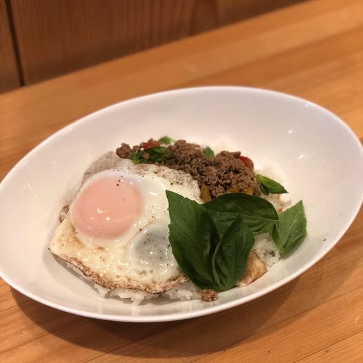 明日の気まぐれメニューは「ガパオライス」タイ料理の定番