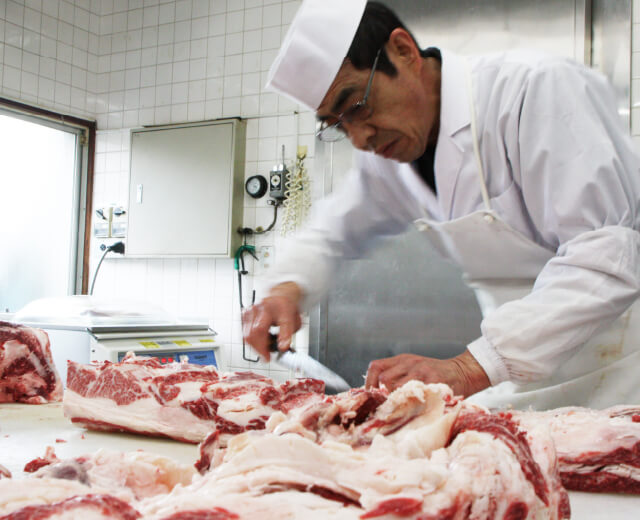 筋を丁寧に取り去った伊勢牛・未経産黒毛和牛
